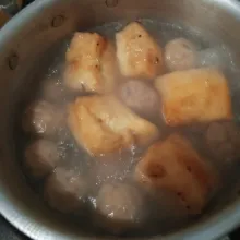 Rebus sampai mengapung, angkat dan tiriskan.