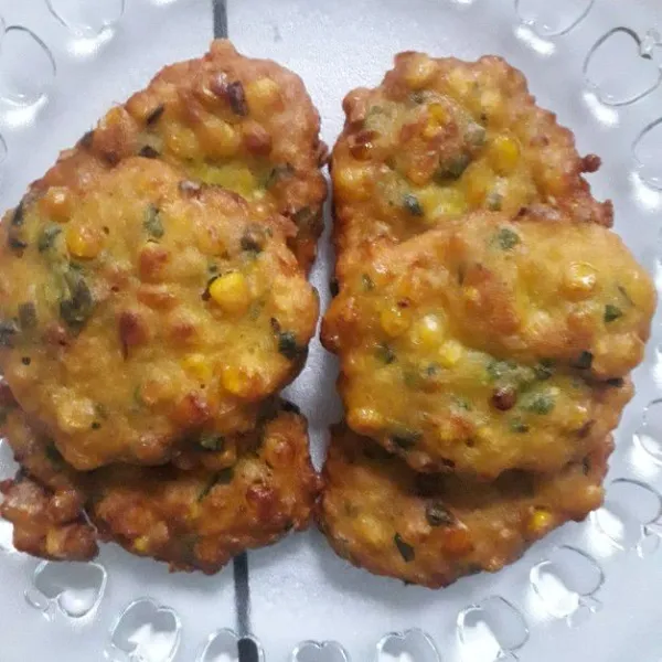 Bakwan Jagung krenyes siap dinikmati.