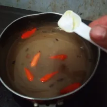 Masukkan air, cabai, garam, merica bubuk, kaldu jamur totole aduk rata. Koreksi rasa.