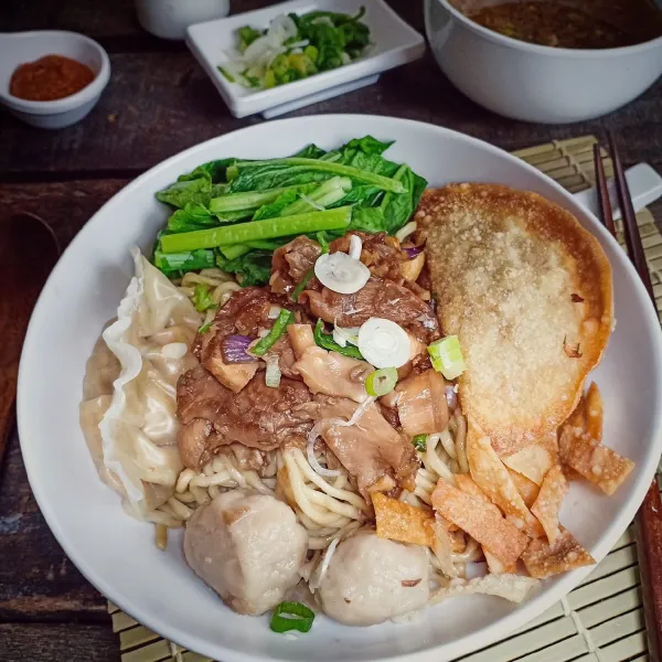 Bakmi jamur siap disantap.