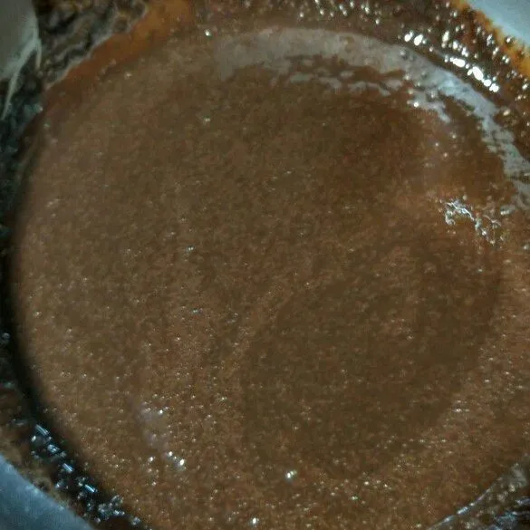 Seduh ChocoDrink dengan air panas. Aduk-aduk hingga larut dan tercampur rata.