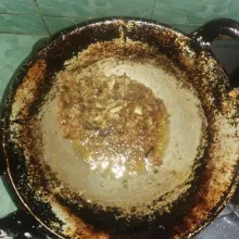 Goreng tongkol hingga matang, sisihkan.
