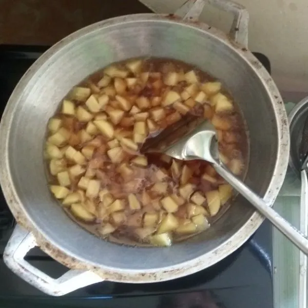 Goreng kentang.