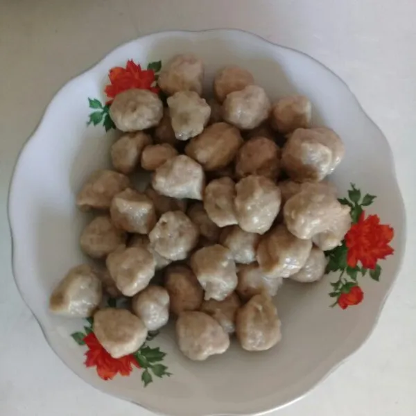 Siapkan bakso ayam sisihkan.