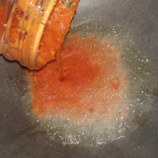 panas kn sedikit minyak , dan tumis bumbu halus