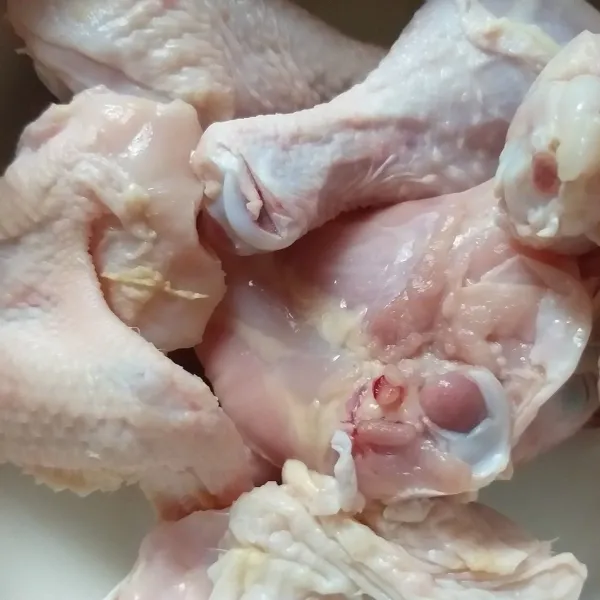 cuci bersih ayam, sisihkan.