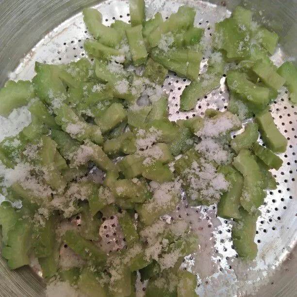 Step 2 Omlet Ayam Pare