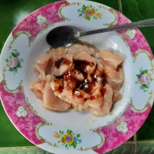 Tambahkan saus tiram dan kecap manis.