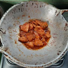 Masak hingga air menyusut dan matang, sajikan.