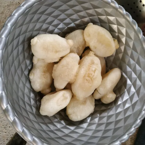 Angkat dan tiriskan. Sisihkan.