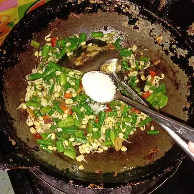 Step 6 Tumis Kacang Cambah