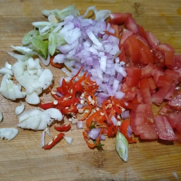 Siapkan bumbu rajang.