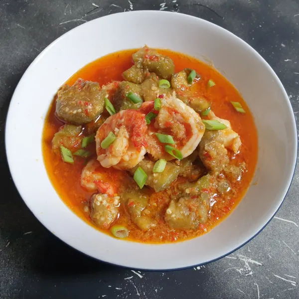 Balado udang terong siap disajikan.