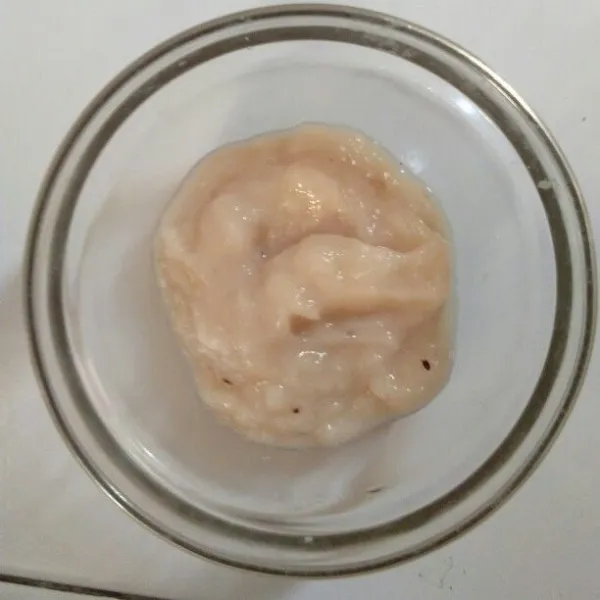 Ambil 1/2 bagian sirsak, lalu blender halus, yang 1/2 bagian lagi biarkan utuh.