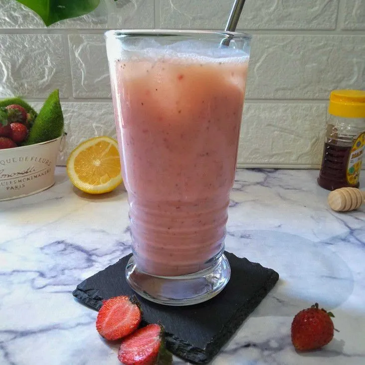 Strawberry Plus Lemon Yogurt Smooth #JagoMasakMinggu1Periode2