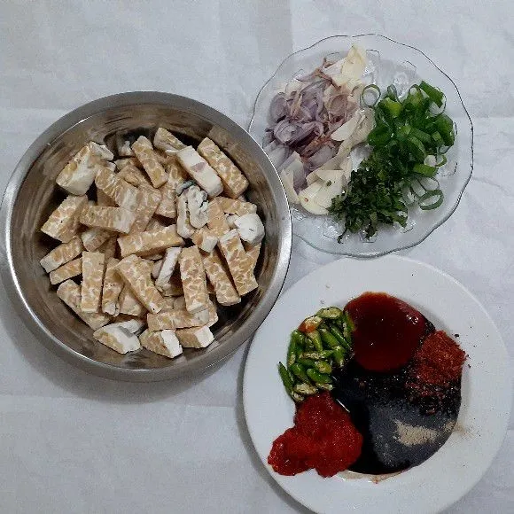 Siapkan bahan.