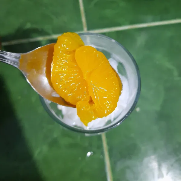 Tambahkan jeruk kupas