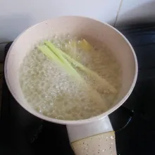 Masak hingga mendidih dengan api kecil. Setelah mendidih, matikan api lalu dinginkan.