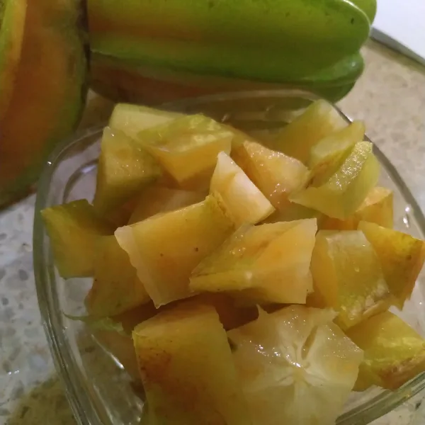 Cuci bersih kemudian potong kecil-kecil.