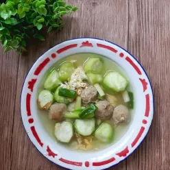 Sup Oyong Telur Bakso
