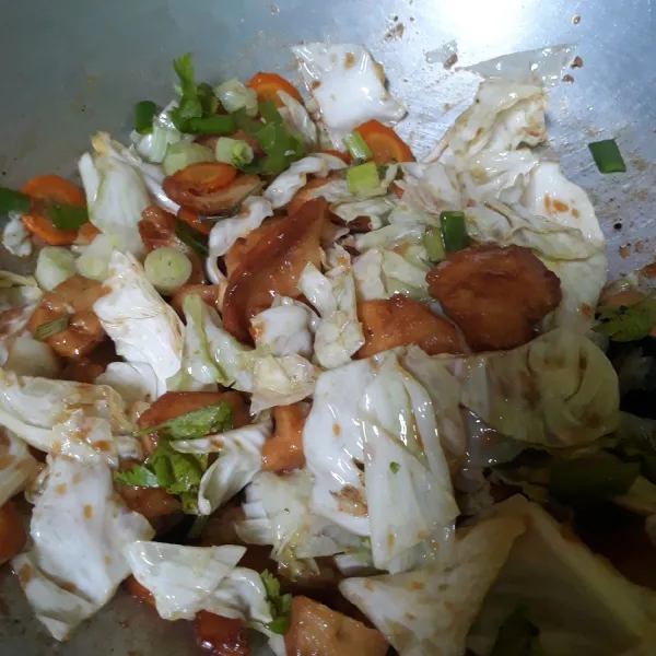 Tambahkan daun bawang dan seledri, siap disajikan yummy seperti capjay kampung jaman dulu sajikan dengan acar timun cabe rawit.