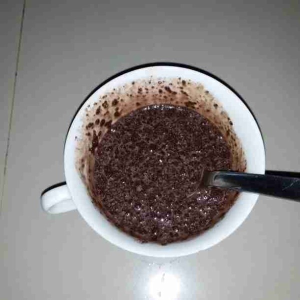 Seduh benk - benk drink dengan 3 sdm air panas. Aduk hingga tidak menggumpal.