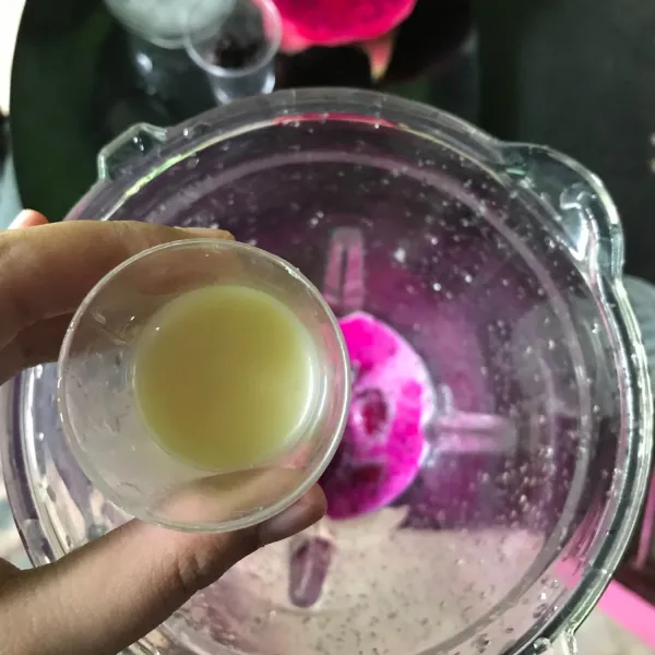Tambahkan kental manis.