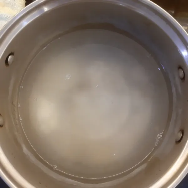 Siapkan panci masukan jelly bubuk plain, gula dan air aduk sampai rata.