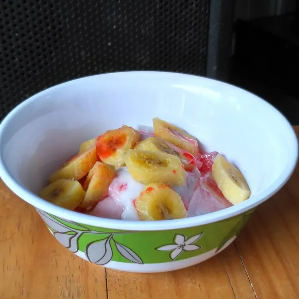 Tuang sirop cocopandan.