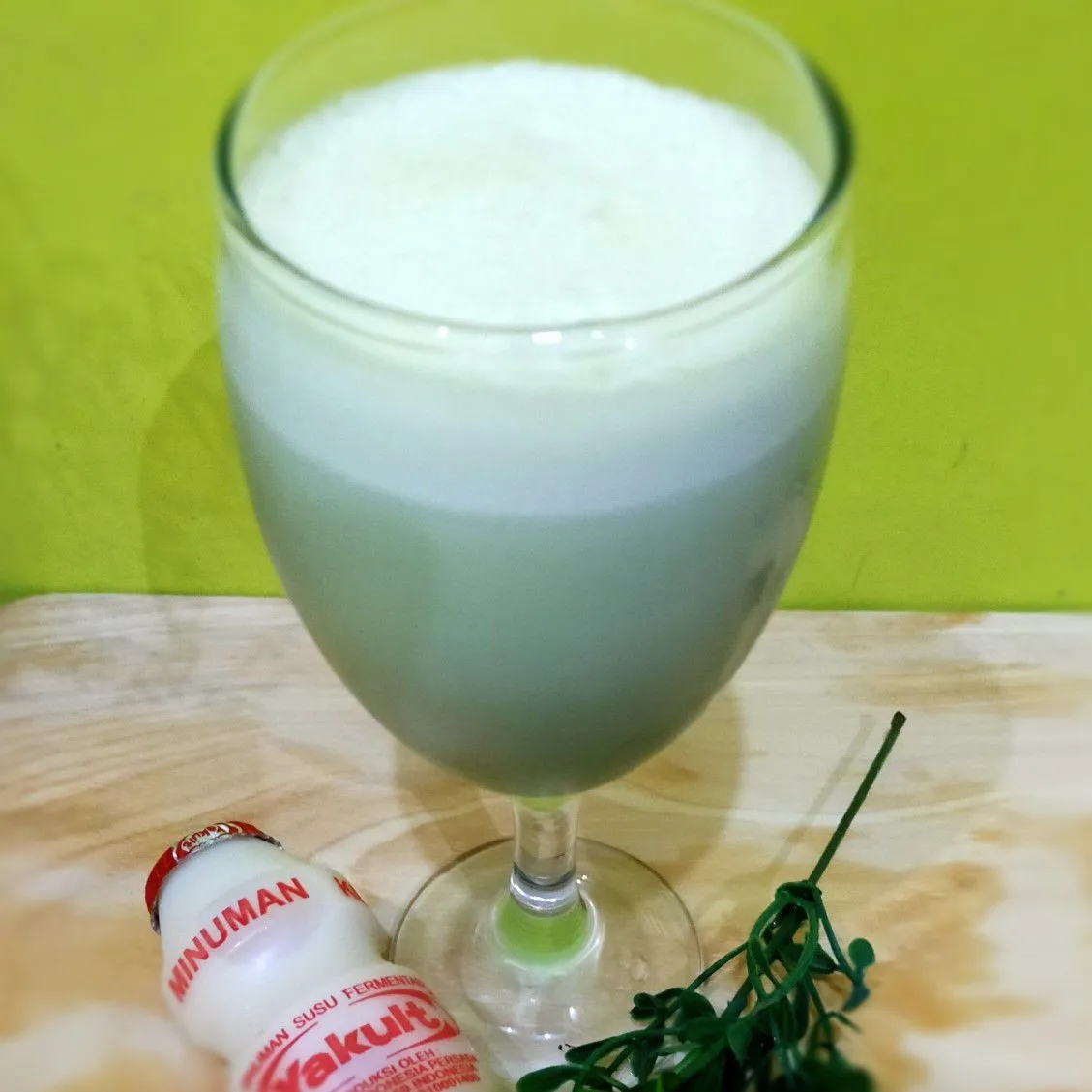 Es Matcha Yakult Latte #JagoMasakMinggu1Periode2