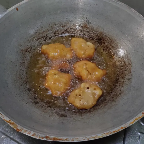 Goreng sampai kecoklatan, sajikan.