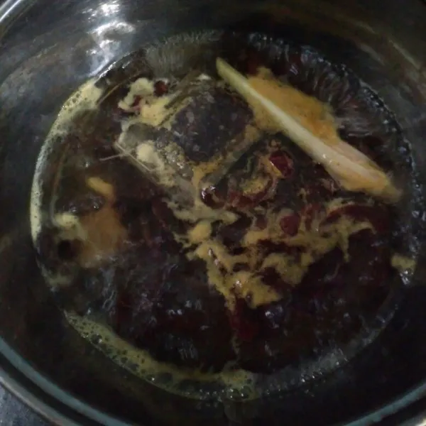 Tuang air, masak sampai mendidih ± 2-3 menit. Angkat.