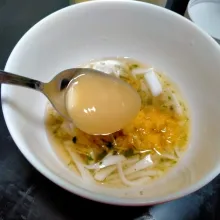 Masukkan madu. Aduk rata kembali.