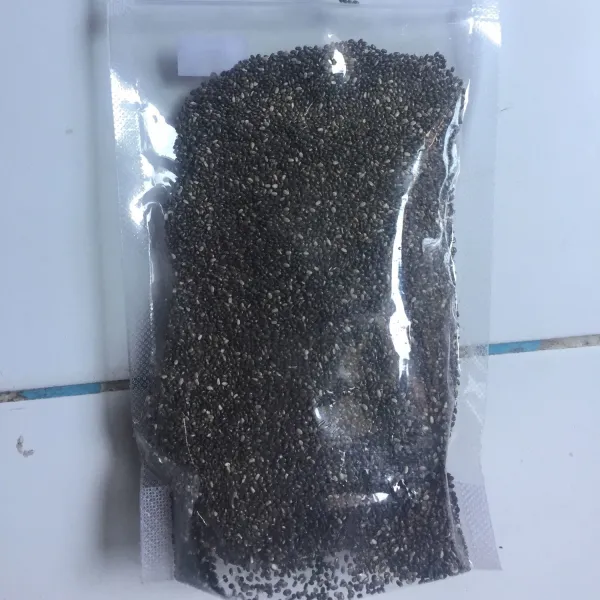 Ambil 1 sendok chia seed.