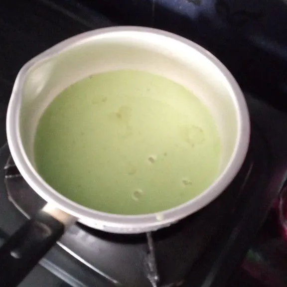 Buat dulu jellynya, Masukkan semua bahan jelly, masak hingga meletup-letup.