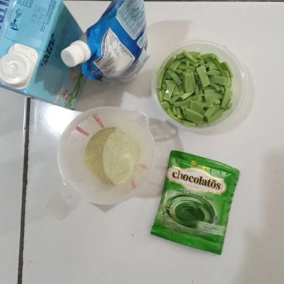 Penyajian : potong-potong jelly sesuai selera, seduh chocolatos greentea dan bubuk greentea dengan air matang.