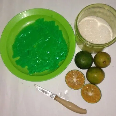 Siapkan jelly jeruk peras air dan gula.