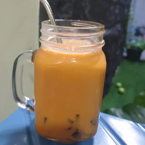 Thai tea siap disajikan