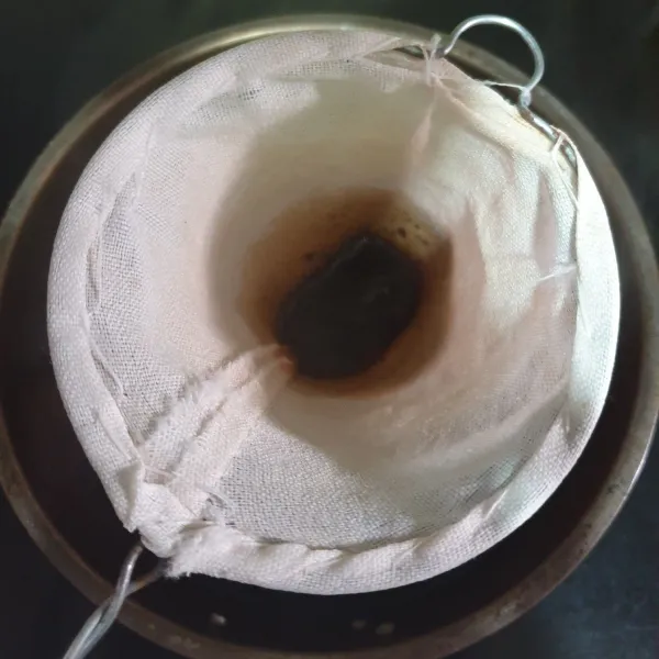 Lalu saring sampai benar-benar bersih.