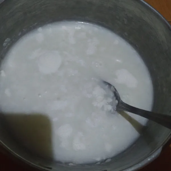 Rebus dengan api kecil sambil diaduk sampai mendidih, matikan kompor.