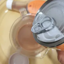 Masukkan garam dan susu kental manis.