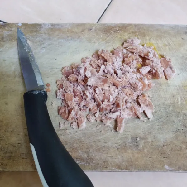 Sisir halus gula aren.