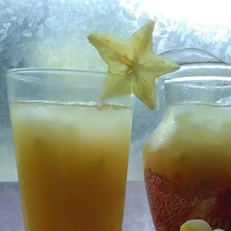 Sajikan dengan menambah es batu.