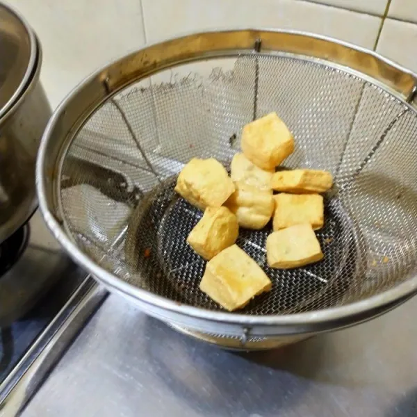 Angkat dan tiriskan.