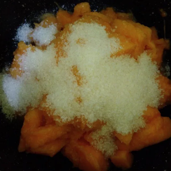 Tambahakan gula pasir.