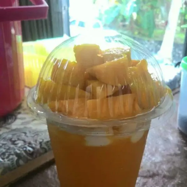 Mango float siap disajikan.