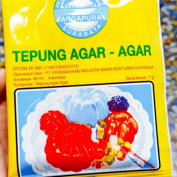 Siapkan bubuk agar-agar untuk membuat kopyor.