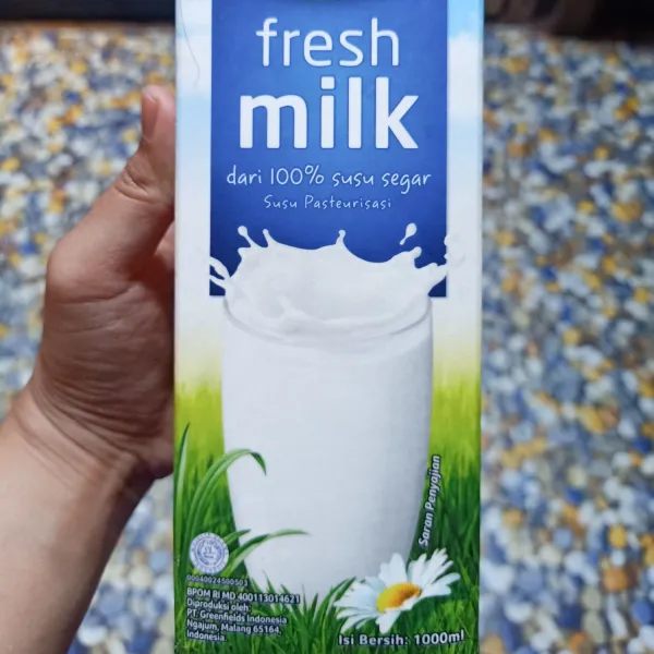 Siapkan susu freshmilk.