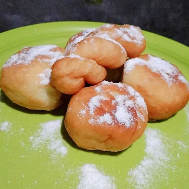 Donat Empuk Tabur Gula Halus