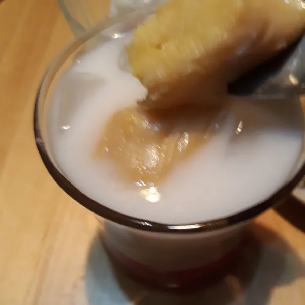 Masukkan tape singkong.